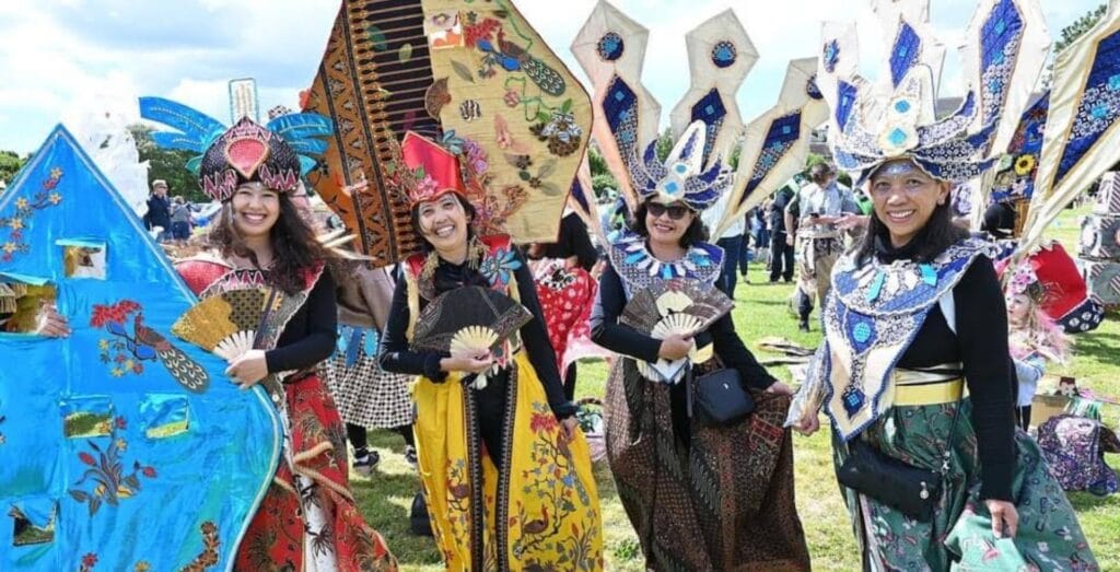 Indonesian _ Carnival Costume (2)