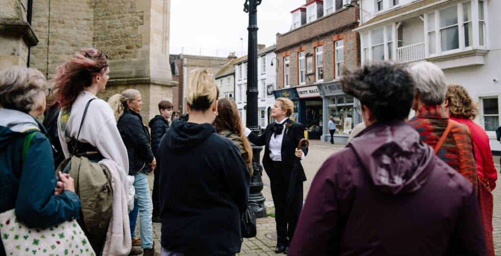MAIN IMAGE – Mew in Newport 1 (photo by Maria Bell) – info @ stonecrabs.co.uk (1)
